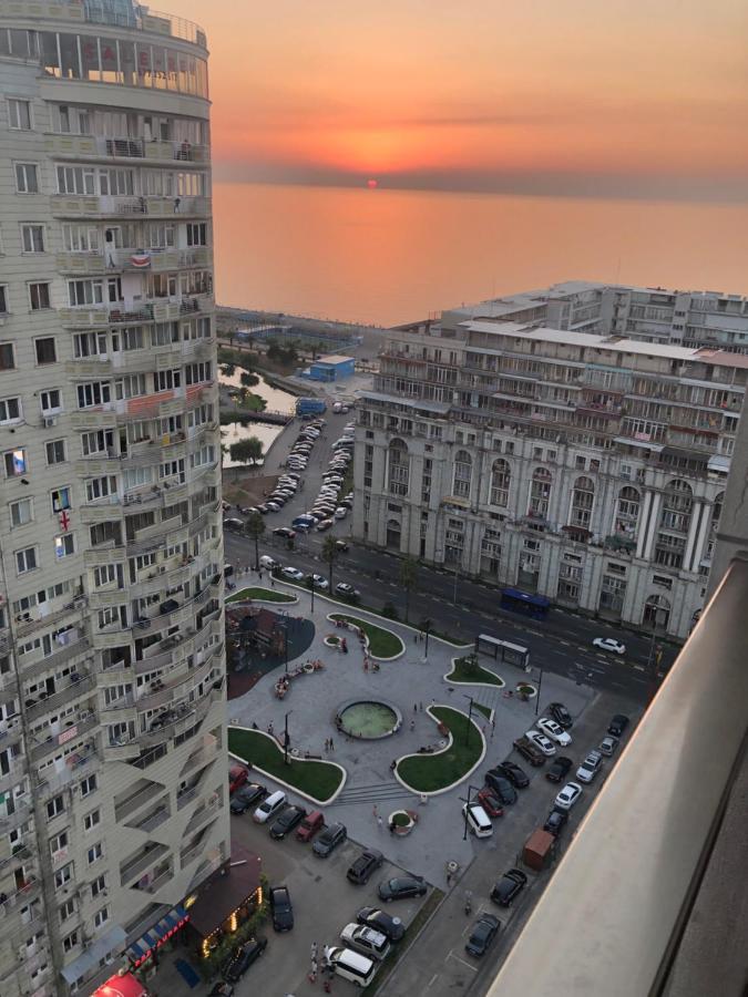 Удобные апартаменты с видом на море Батуми Экстерьер фото