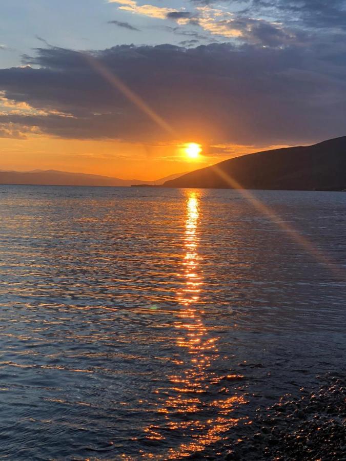 Удобные апартаменты с видом на море Батуми Экстерьер фото