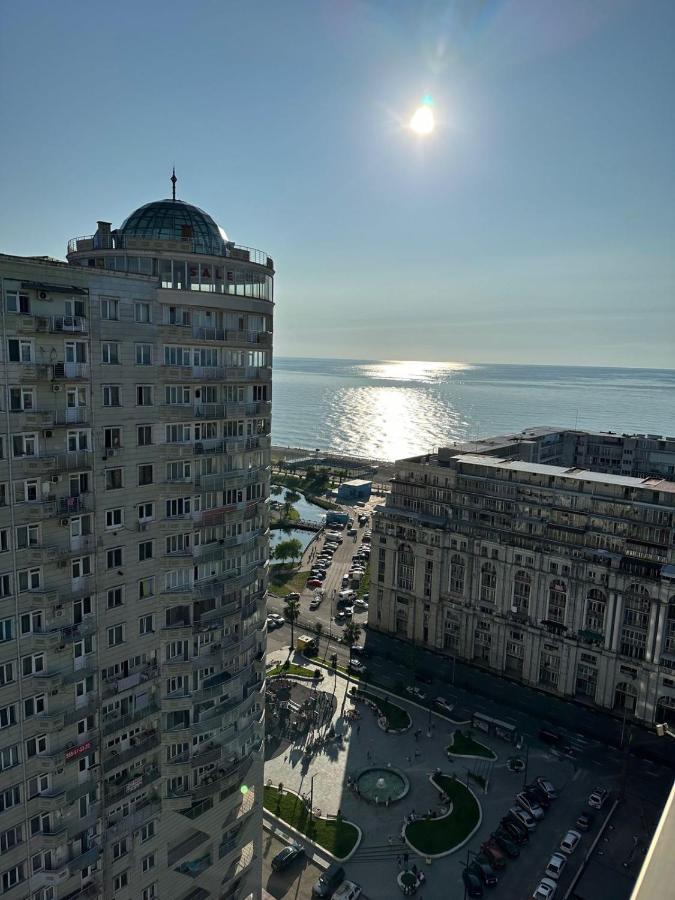 Удобные апартаменты с видом на море Батуми Экстерьер фото