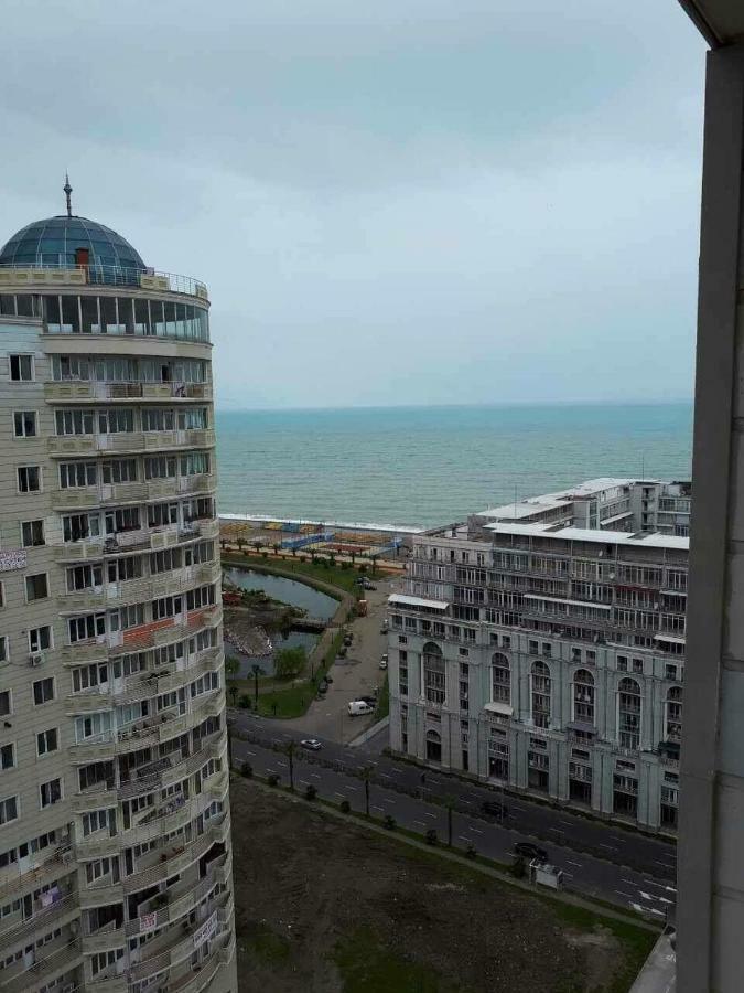 Удобные апартаменты с видом на море Батуми Экстерьер фото